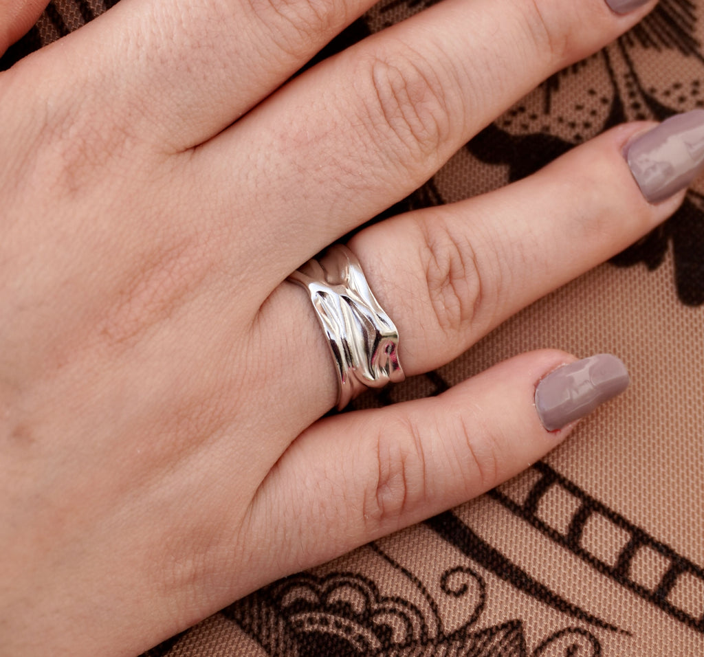 Silver stainless steel ring Aylin by Mareas inspired by full moon energy
