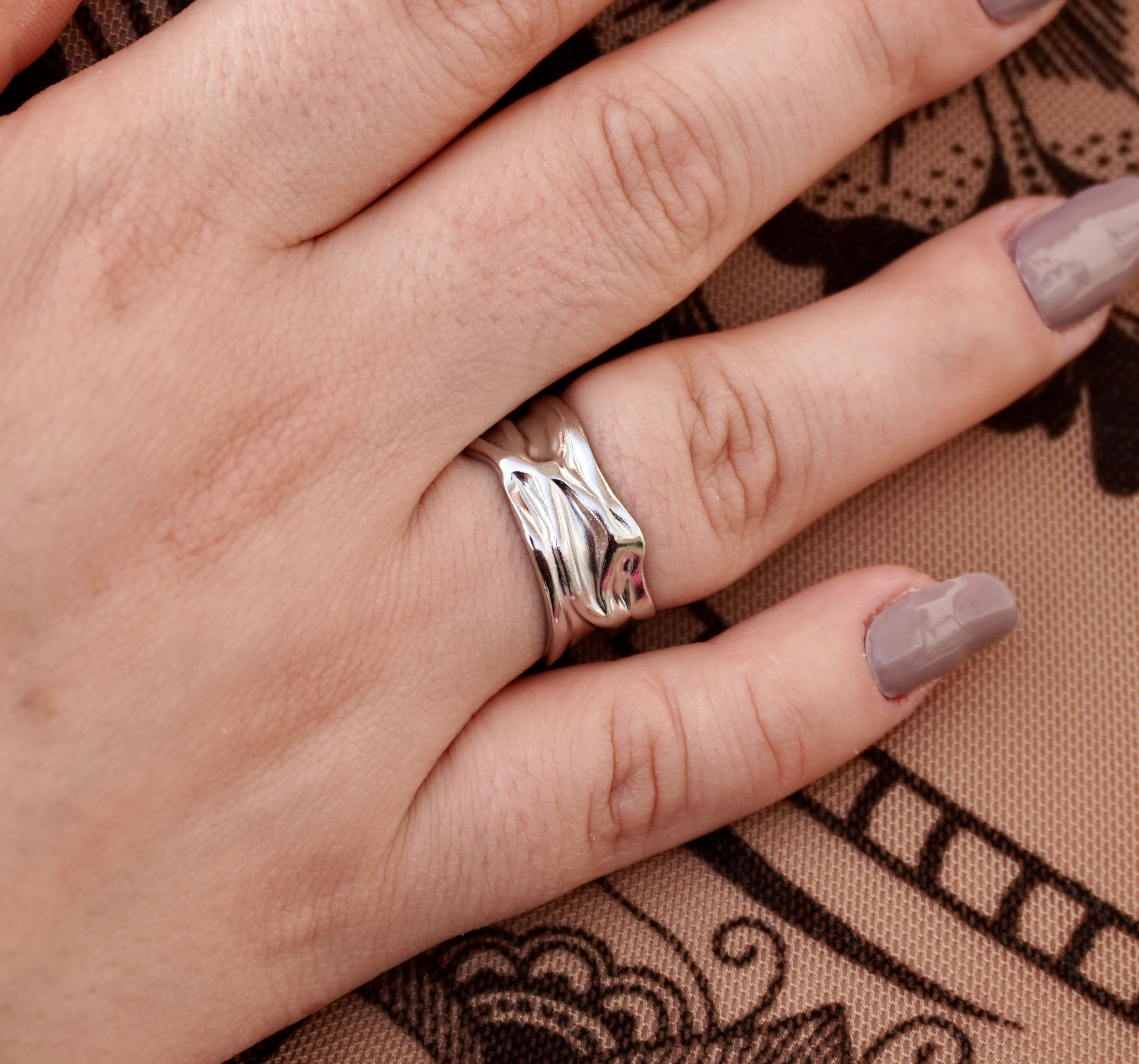 Silver stainless steel ring Aylin by Mareas inspired by full moon energy