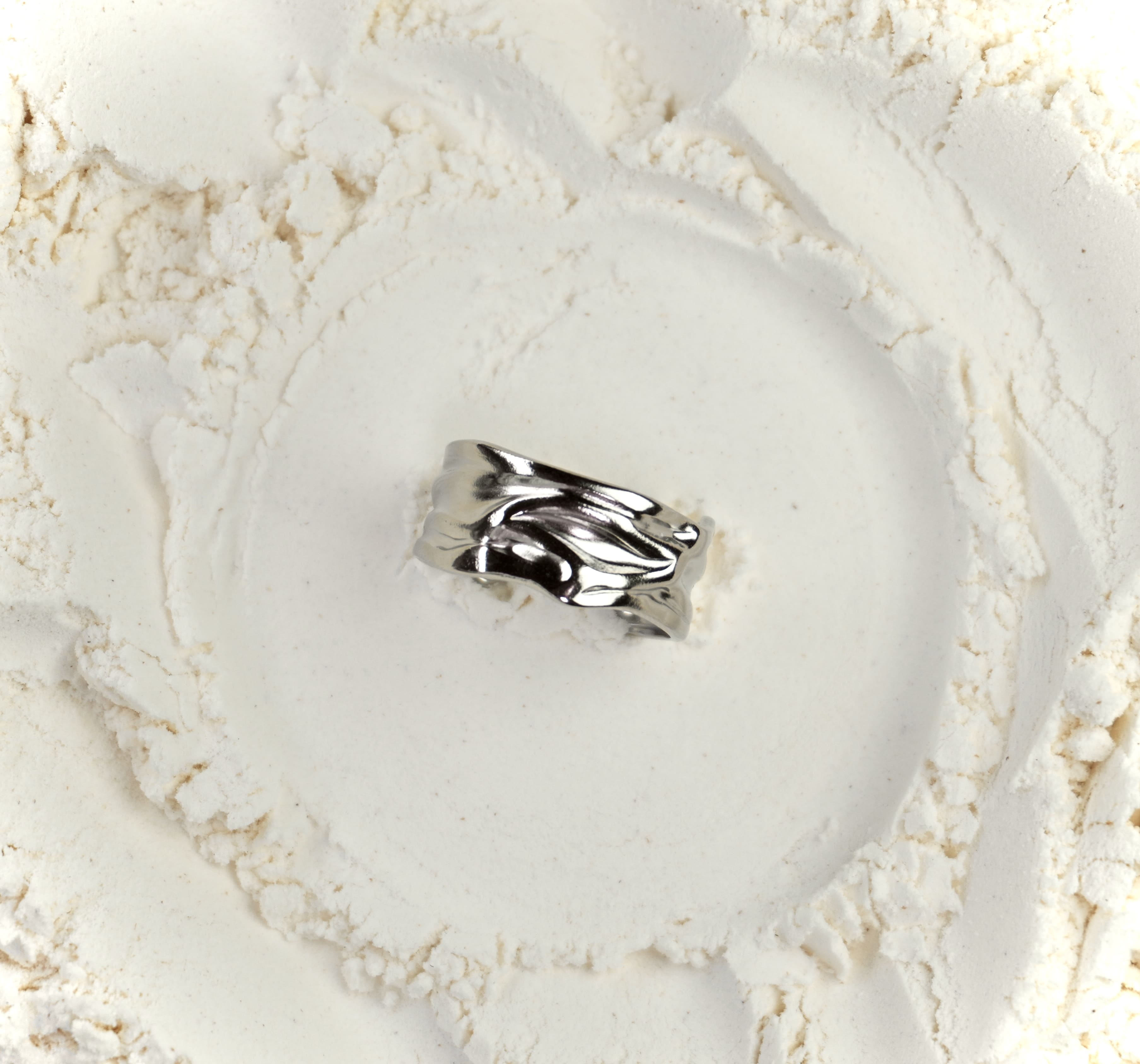 Silver stainless steel ring Aylin by Mareas inspired by full moon energy