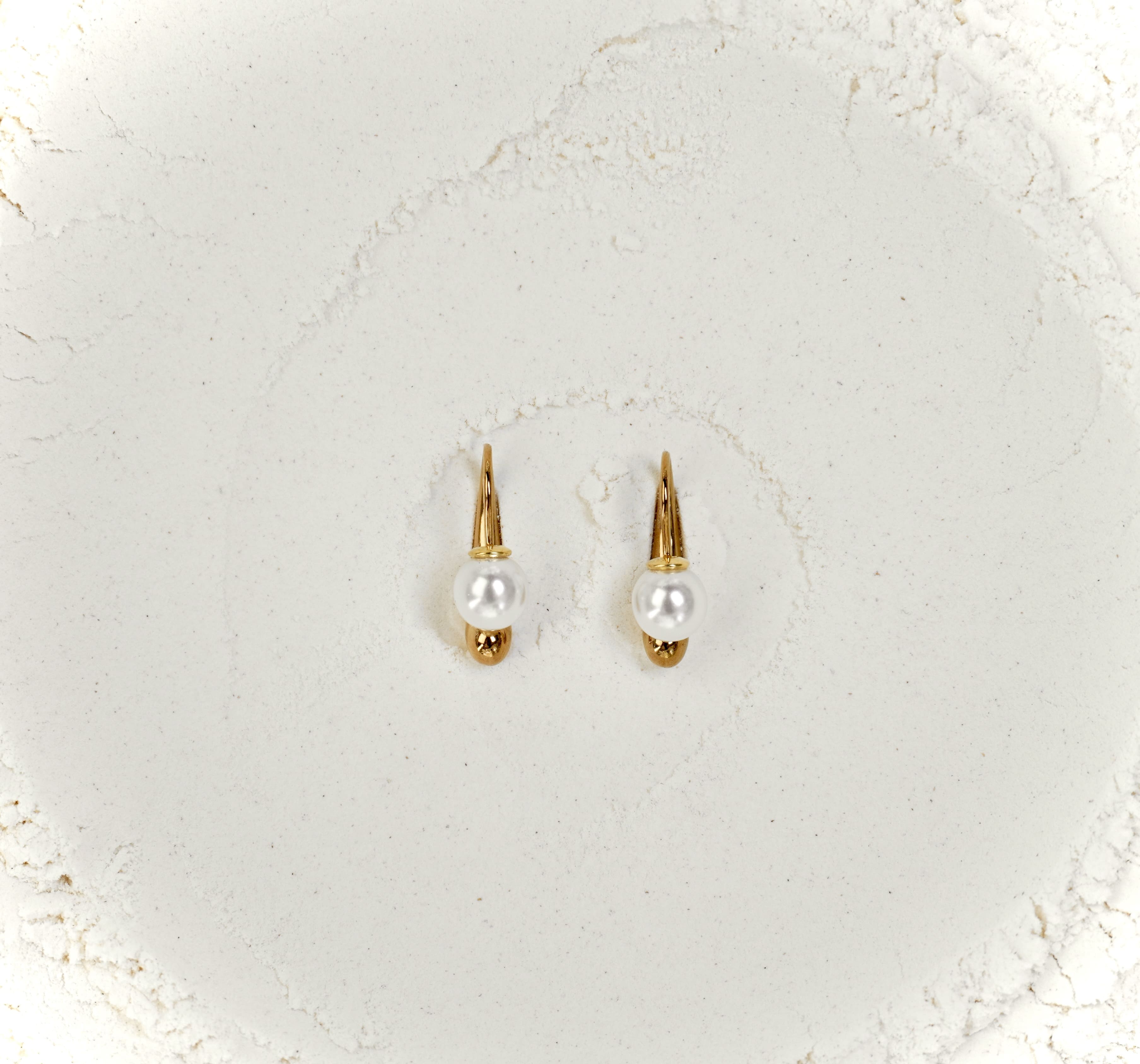 Calypso pearl earrings by Mareas