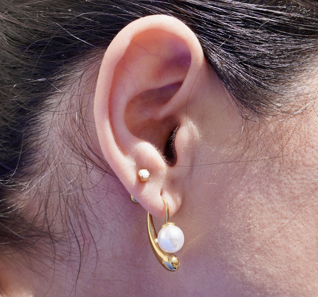 Calypso pearl earrings by Mareas