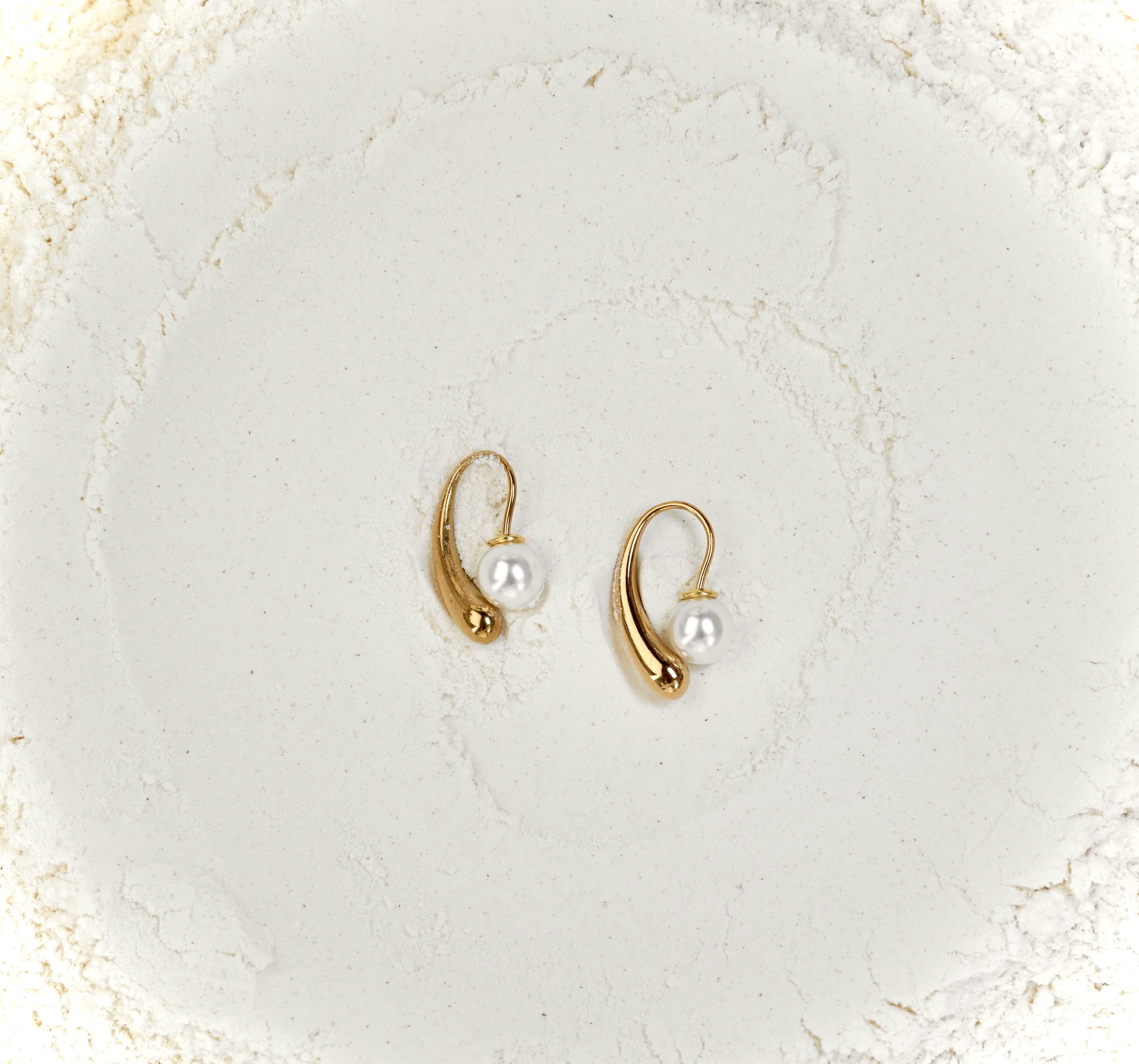 Calypso pearl earrings by Mareas