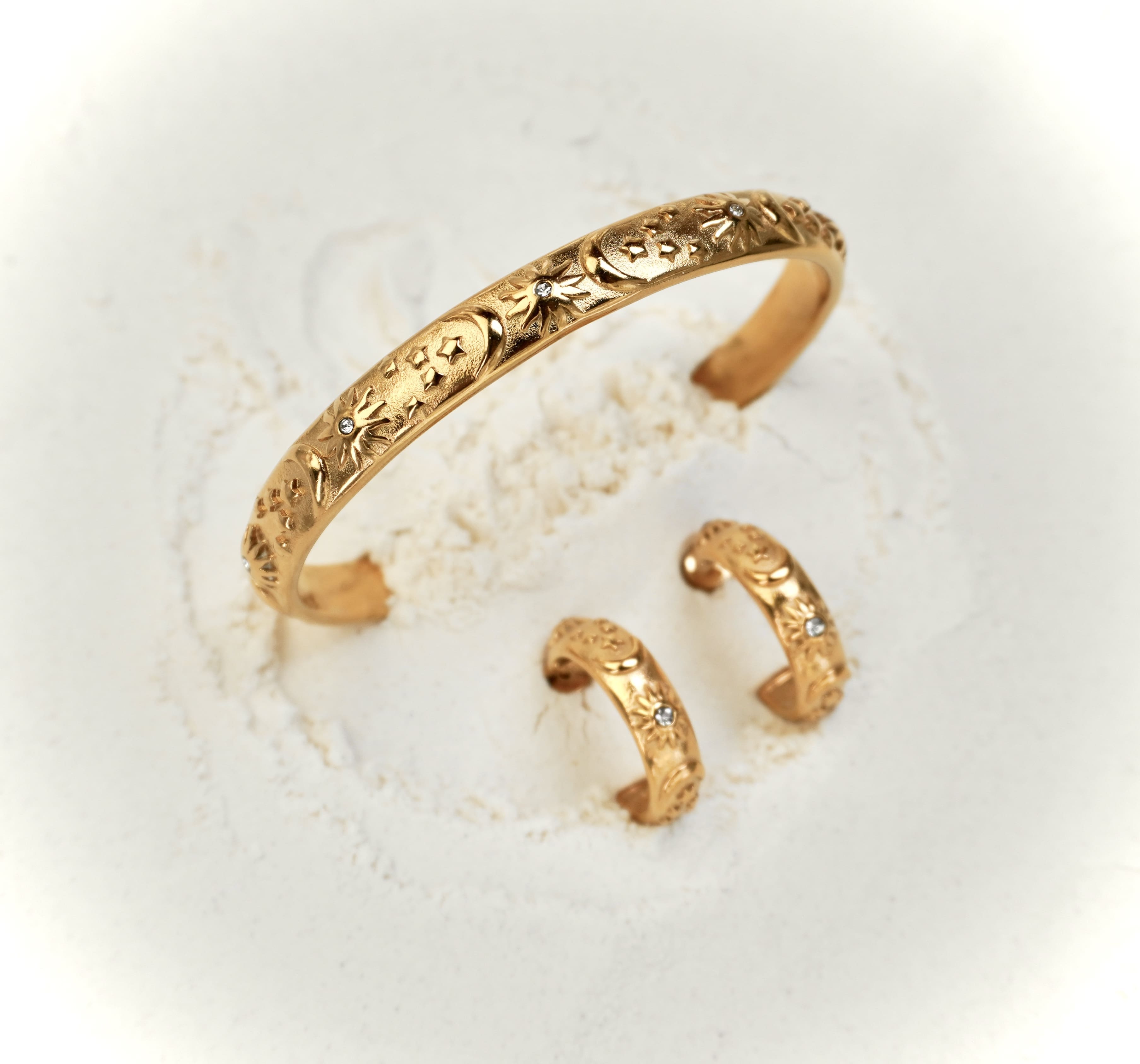 Celestia earrings and bracelet by Mareas