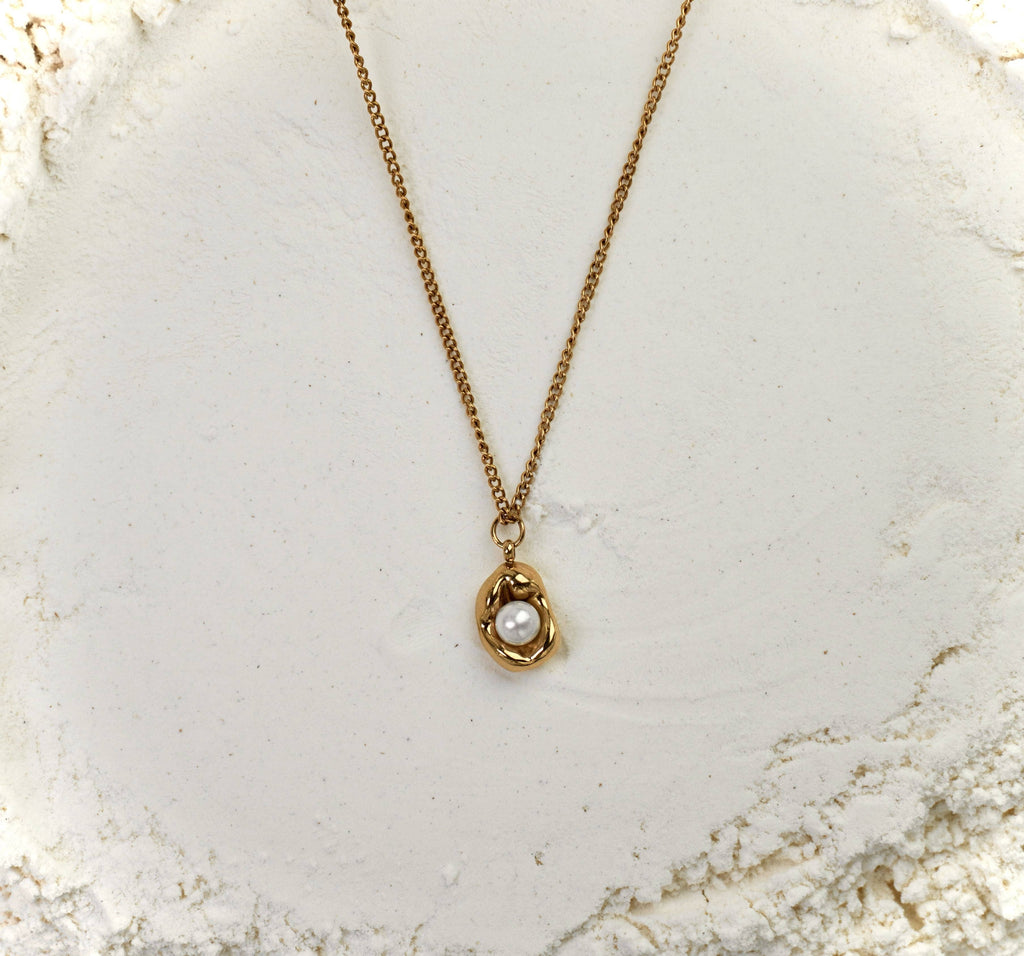 Gold stainless steel minimalist necklace Lira by Mareas inspired by new beginnings