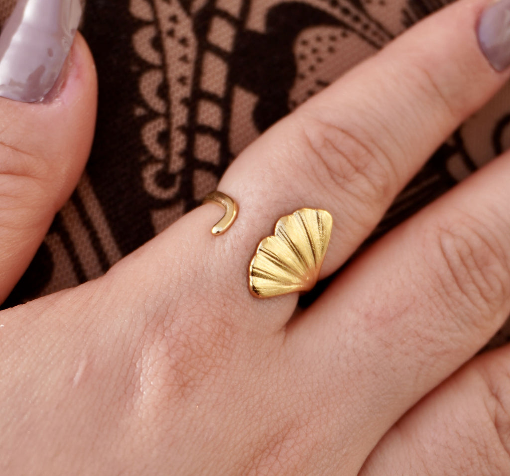 Gold stainless steel mermaid ring Nayade by Mareas